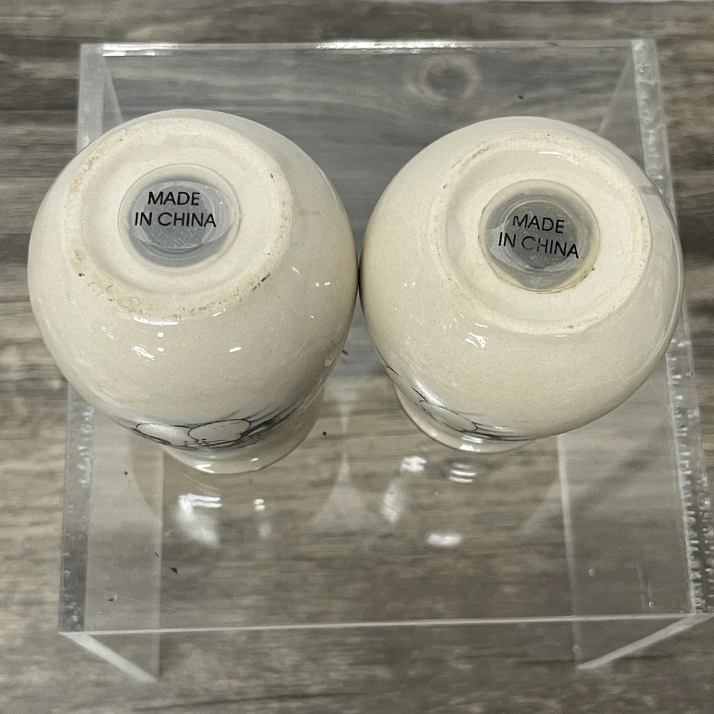 Snowman Salt and Pepper Shakers Set Ceramic Winter‎ Holiday Christmas Cream Red
